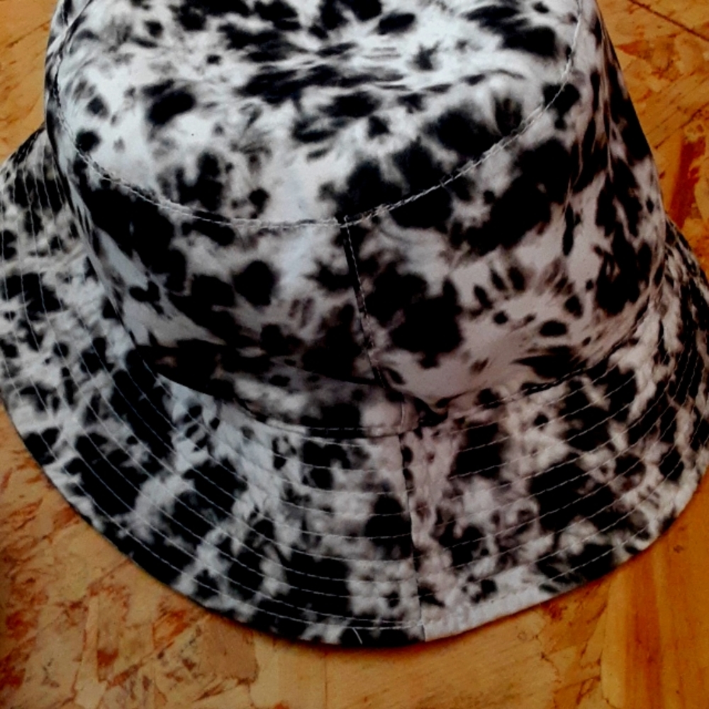 Bucket hat